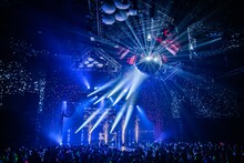 femme fatale「ENCHANTMENT OVER THE MOON～魅惑の月面ダンスパーティー～」の様子。