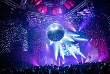 femme fatale「ENCHANTMENT OVER THE MOON～魅惑の月面ダンスパーティー～」の様子。