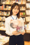 伊藤美来のシングル＆写真集購入者にフォトカード配布