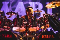 深沢靖明 （ROGUE / Dr, Cho）（撮影：青木カズロー）