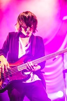 塩崎啓示（LACCO TOWER / B）※塩崎啓示の「崎」は立つ崎（たつさき）が正式表記。