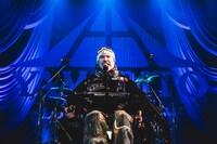 奥野敦士（ROGUE / Vo）（撮影：青木カズロー）