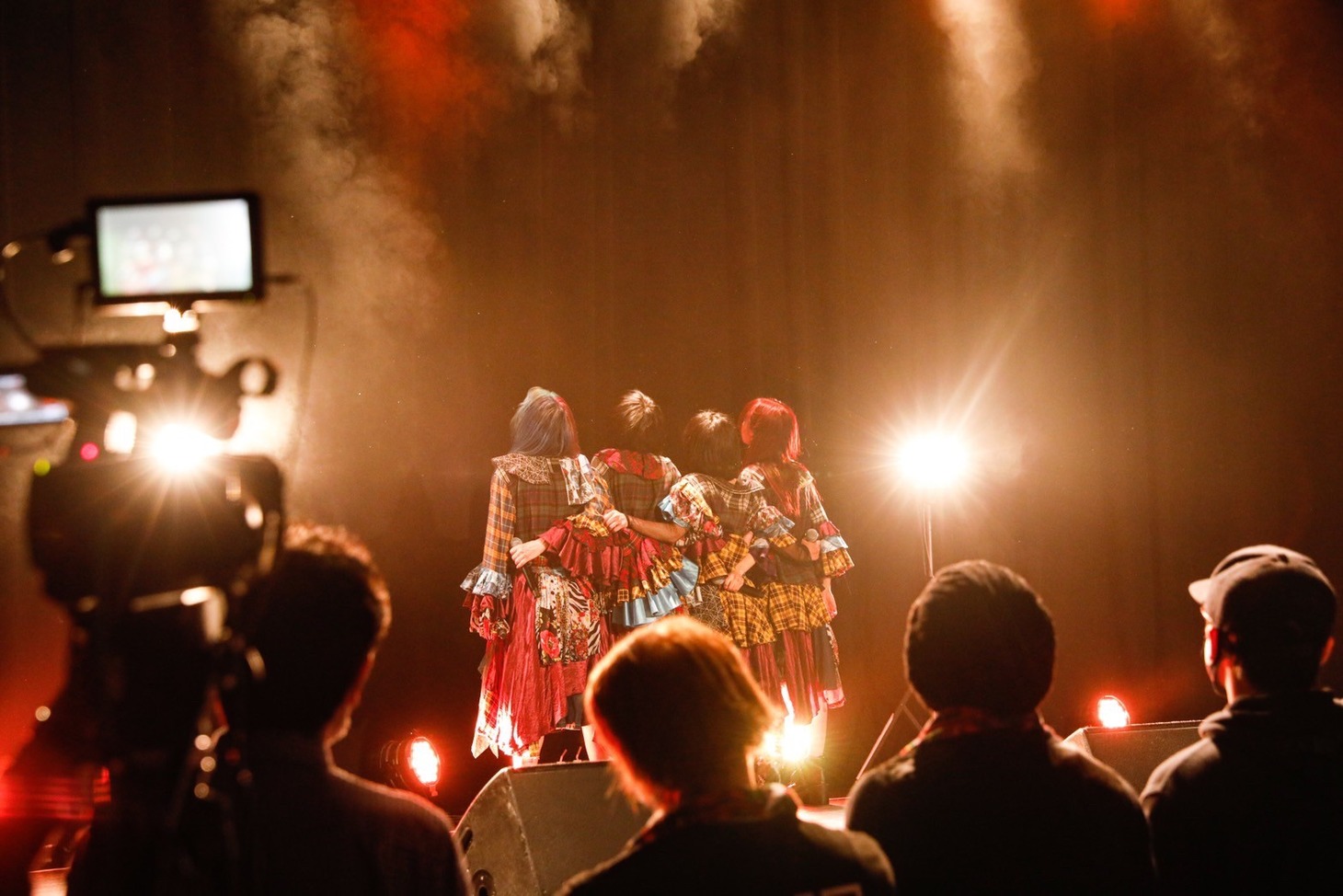 カイジューバイミー「純白少女センセーション」の様子。