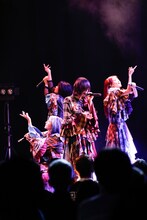 カイジューバイミー「純白少女センセーション」の様子。