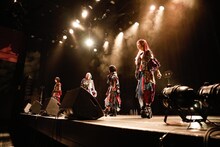 カイジューバイミー「純白少女センセーション」の様子。