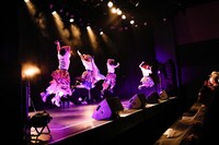 カイジューバイミー「純白少女センセーション」の様子。