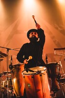 KAKUEI（Per / OAU）（撮影：青木カズロー）