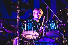 一瀬正和（Dr / MONOEYES、ASPARAGUS、the HIATUS）（撮影：青木カズロー）