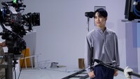 CM「米肌 Wクレンズ」編より、池崎理人のメイキングカット。