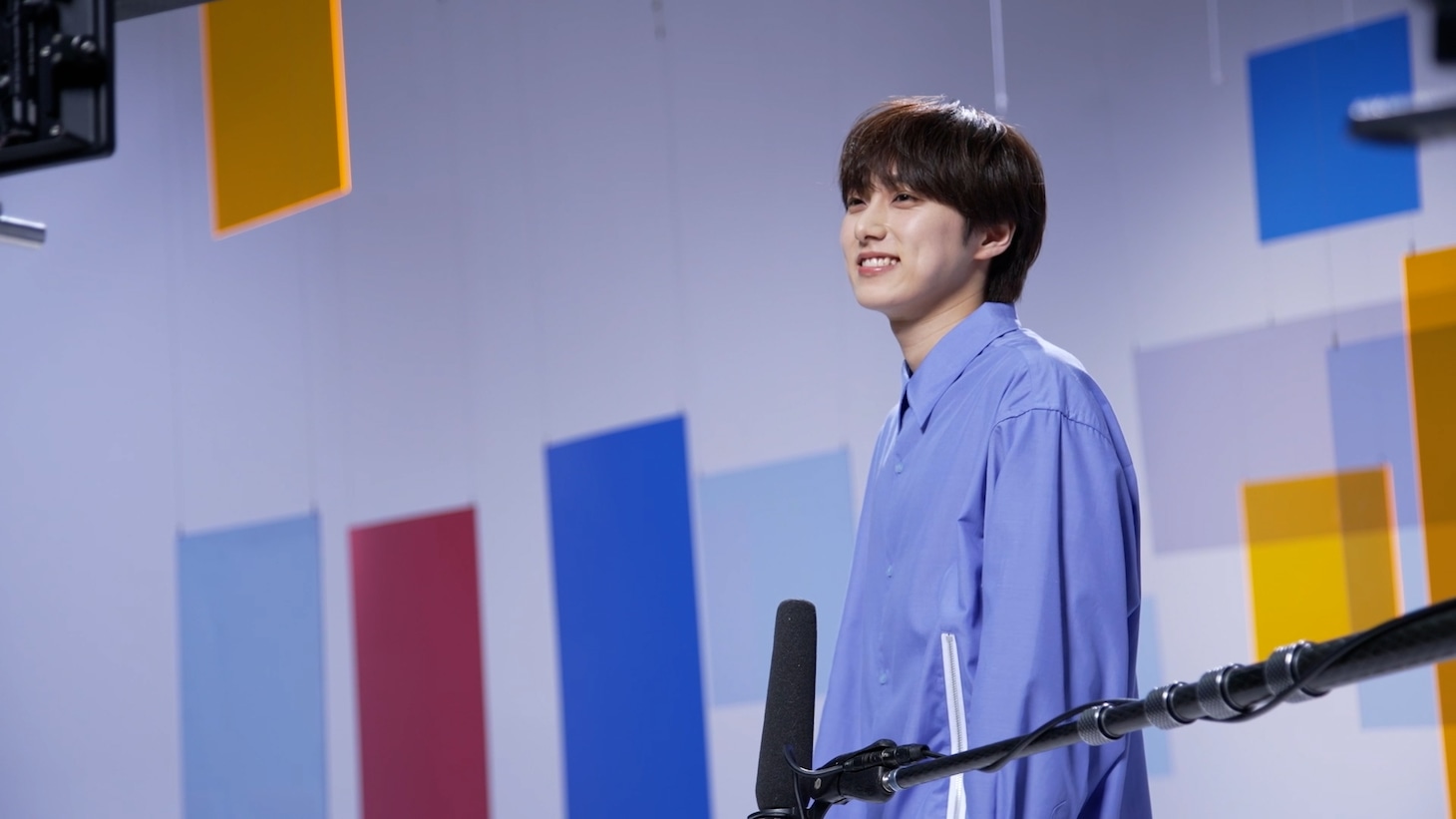 CM「米肌 Wクレンズ」編より、尾崎匠海のメイキングカット。