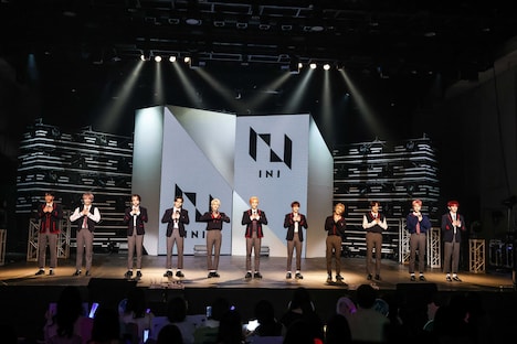 「INI DEBUT SHOW」の様子。(c)LAPONE ENTERTAINMENT