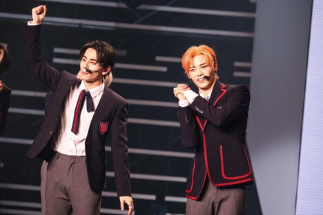 左から西洸人、木村柾哉。(c)LAPONE ENTERTAINMENT