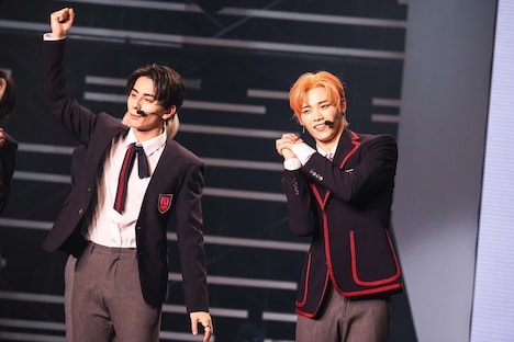 左から西洸人、木村柾哉。(c)LAPONE ENTERTAINMENT