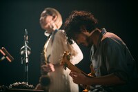 左からハラナツコ（Sax）、山内弘太（G）。
（Photo by Yukitaka Amemiya）