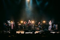 折坂悠太「心理ツアー」LINE CUBE SHIBUYA（渋谷公会堂）公演の様子。
（Photo by Yukitaka Amemiya）