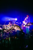 左から宮坂遼太郎（Per）、宮田あずみ（B）。
（Photo by Yukitaka Amemiya）