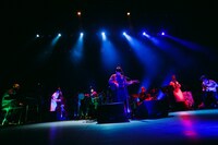 折坂悠太「心理ツアー」LINE CUBE SHIBUYA（渋谷公会堂）公演の様子。
（Photo by Yukitaka Amemiya）