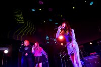 「all-rounder」でマイクリレーするRachel、valknee、minan（左から）。