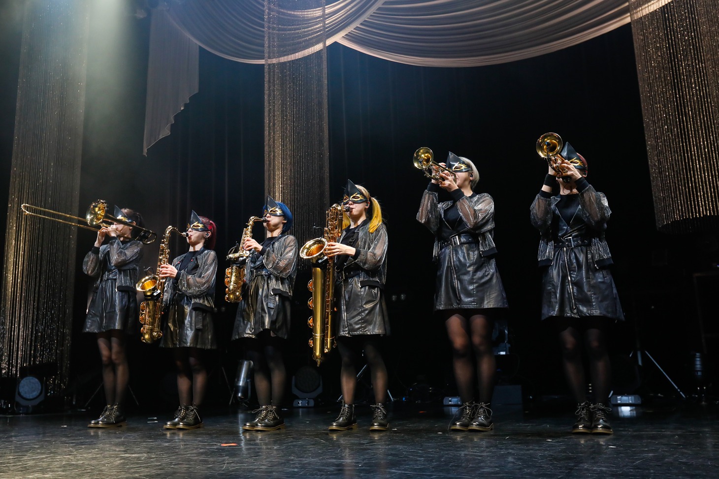 ブラス民（写真提供：STARDUST PLANET）