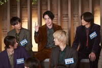 松村和哉（中央奥 / SUPER★DRAGON）