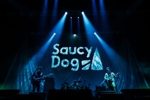 Saucy Dog「Saucy Dog ワンマンライブ 全国ドックラン!!“今度こそ、はじめてのホールツアー！”」東京・東京ガーデンシアター公演の様子。（撮影：白石達也）