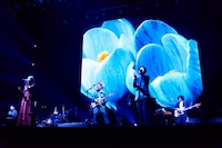 Awesome City Club「Awesome Talks One Man Show 2021 - to end the year -」の様子。（撮影：後藤啓太）