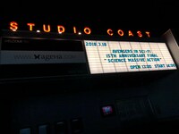 STUDIO COASTの看板。