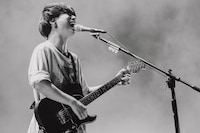 石原慎也（Vo, G）（撮影：白石達也）