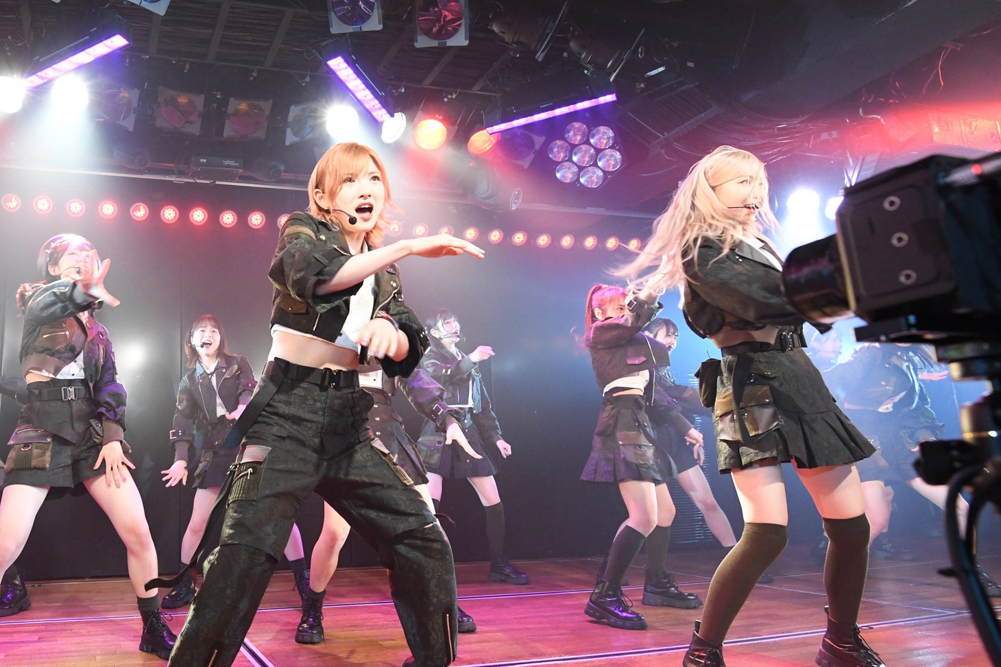 AKB48劇場16周年特別記念公演の様子。