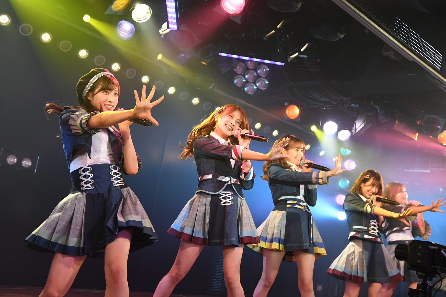 AKB48劇場16周年特別記念公演の様子。