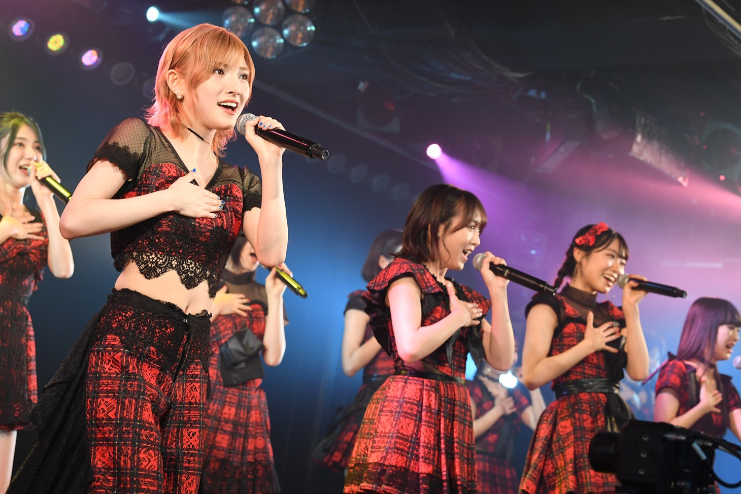 AKB48劇場16周年特別記念公演の様子。