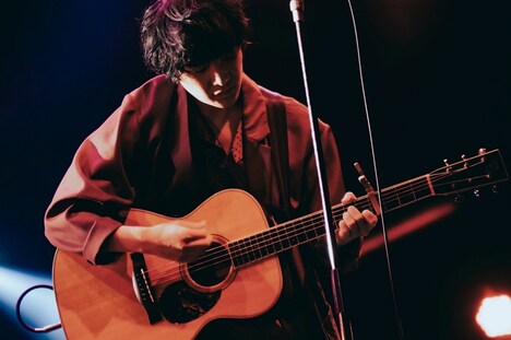 石崎ひゅーい（撮影：鈴木友莉）