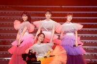 ももいろクローバーZ「ももいろクリスマス2021 ～さいたまスーパーアリーナ大会～」の様子。（撮影：上飯坂一）