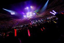 ももいろクローバーZ「ももいろクリスマス2021 ～さいたまスーパーアリーナ大会～」の様子。（撮影：上飯坂一）