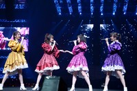 ももいろクローバーZ「ももいろクリスマス2021 ～さいたまスーパーアリーナ大会～」の様子。（撮影：上飯坂一）