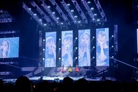 「白い風」を歌うももいろクローバーZ。（撮影：上飯坂一）