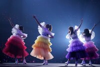 ももいろクローバーZ「ももいろクリスマス2021 ～さいたまスーパーアリーナ大会～」の様子。（撮影：増田慶）