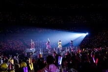 ももいろクローバーZ「ももいろクリスマス2021 ～さいたまスーパーアリーナ大会～」の様子。（撮影：増田慶）