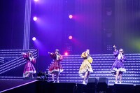 ももいろクローバーZ「ももいろクリスマス2021 ～さいたまスーパーアリーナ大会～」の様子。（撮影：増田慶）