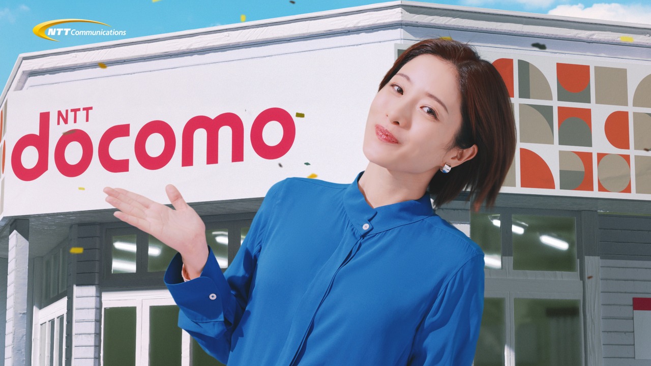 「OCNモバイルONE 登場編」30秒CMより。