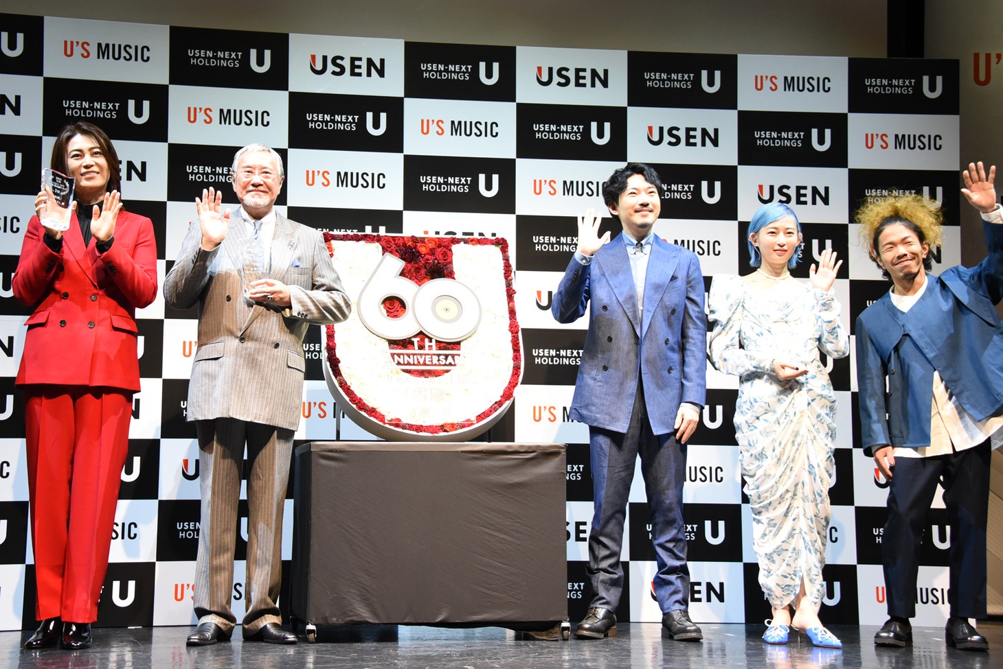 左から氷川きよし、吉幾三、Awesome City Club。