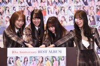 点灯ボタンを押す乃木坂46。