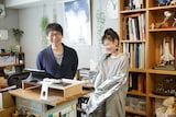 左から小山宙哉、大塚愛。