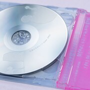 小沢健二「犬は吠えるがキャラバンは進む」再発盤のCD盤面。