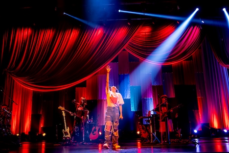 斉藤朱夏「朱演 2021 HALL TOUR 『つぎはぎのステージ』」の様子。（Photo by Viola Kam［V'z Twinkle］）