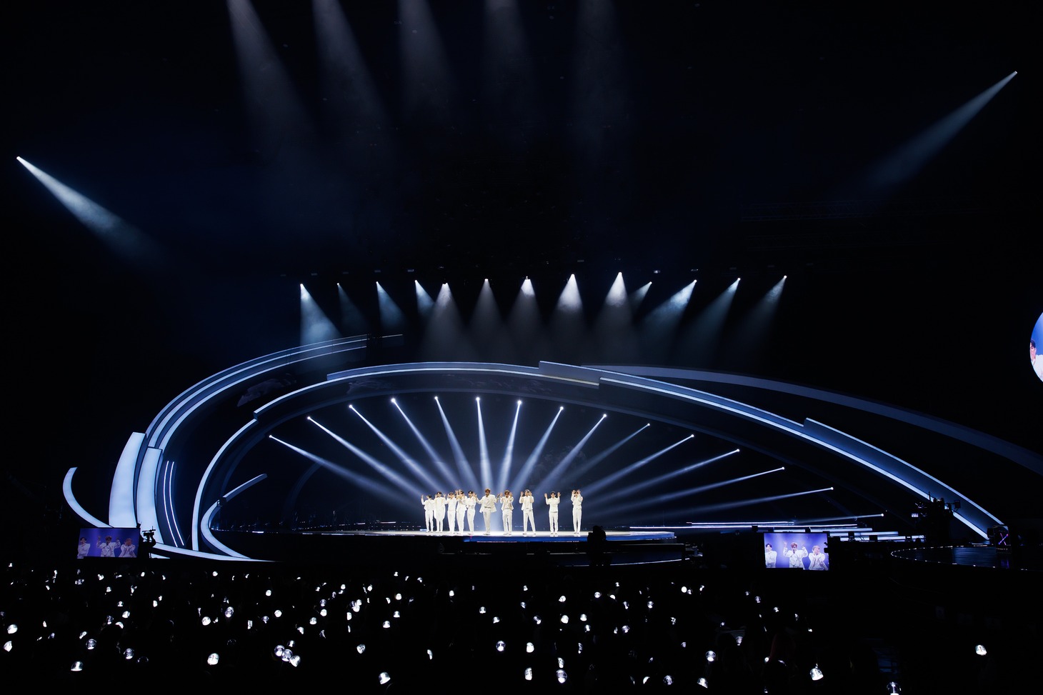 Wanna One (c)CJ ENM Co., Ltd, All Rights Reserved