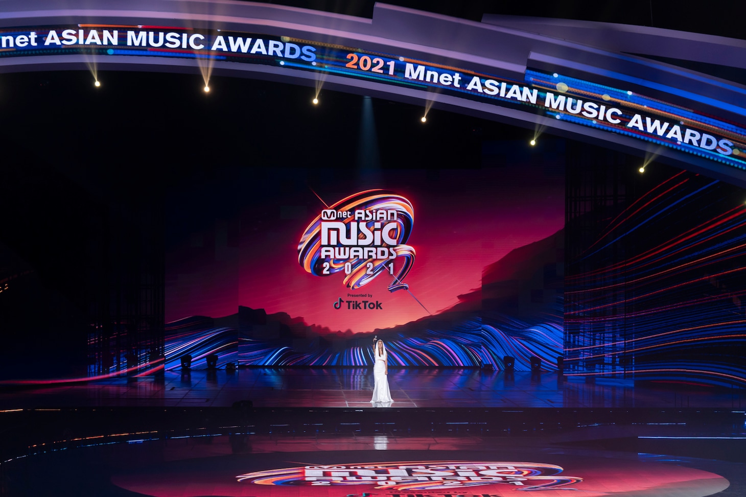 「2021 MAMA（Mnet ASIAN MUSIC AWARDS）」オープニングの様子。(c)CJ ENM Co., Ltd, All Rights Reserved
