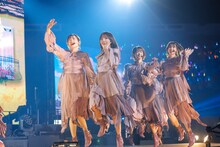 左から松田里奈、上村莉菜、井上梨名、関有美子。（撮影：上山陽介）