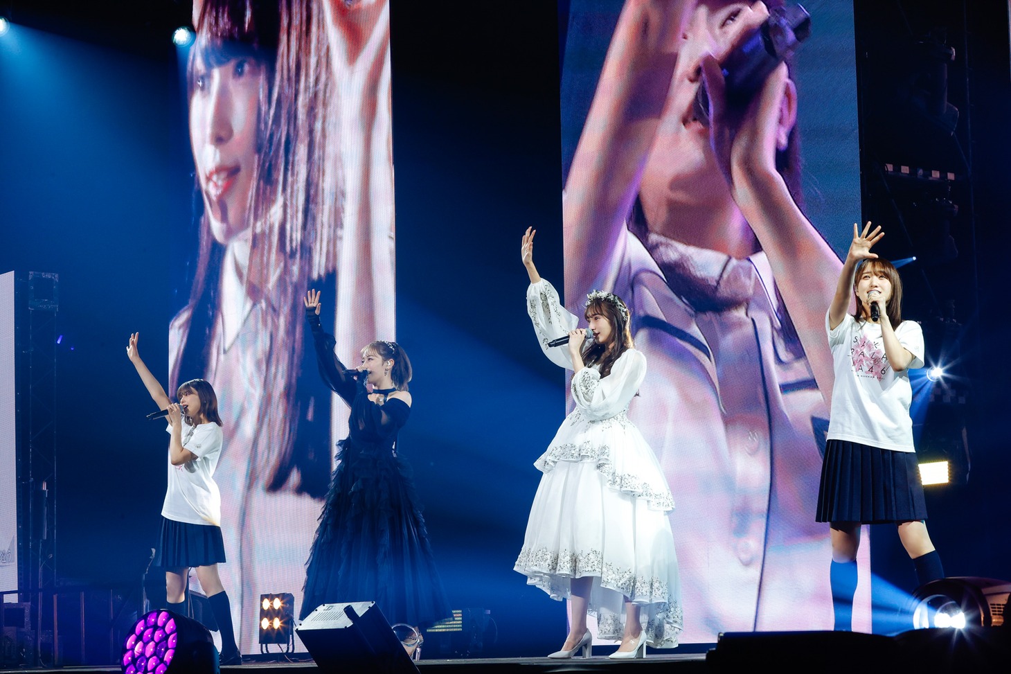 渡邉理佐、守屋茜、渡辺梨加、菅井友香からなる青空とMARRY。（撮影：上山陽介）