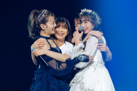 守屋茜、渡邉理佐、菅井友香、渡辺梨加からなる青空とMARRY。（撮影：上山陽介）